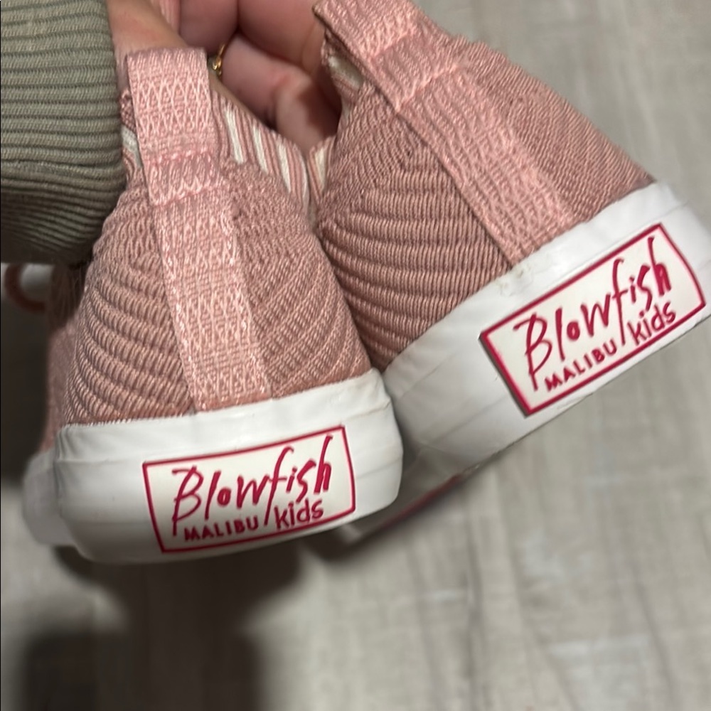 Blowfish Malibu New ~ Girls Stylish Pink Women's Sneakers size 1 - Picture 3 of 5